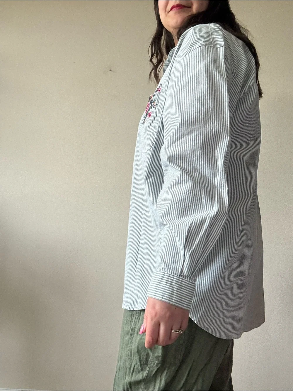 American Vintage Striped Button-Down Shirt with Pink Floral Embroidery - Picture 3 of 8